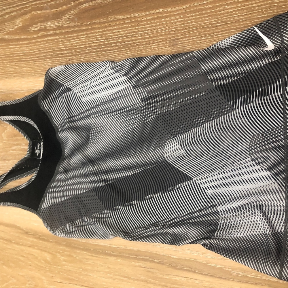 Brand new nike workout tank with a mesh back